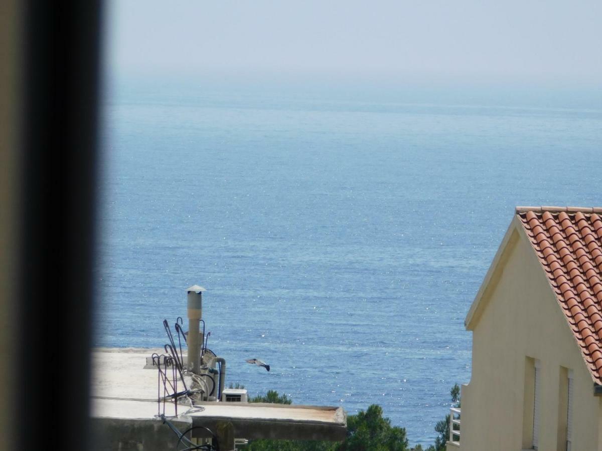 Jacky / Sea View